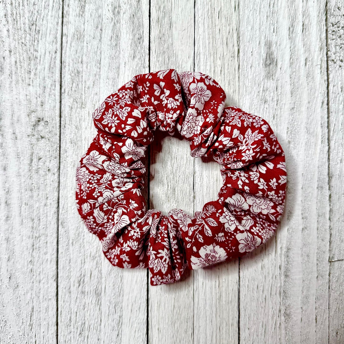 Chouchou fleuris rouge et blanc