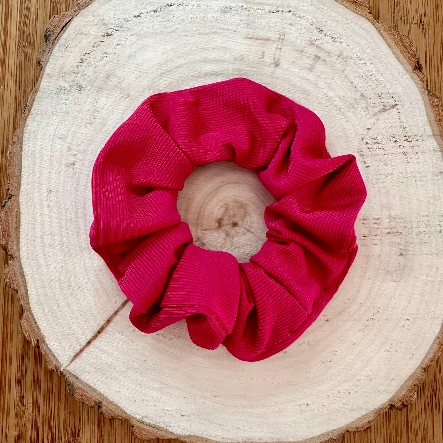 Fuchsia ribbed swim scrunchie