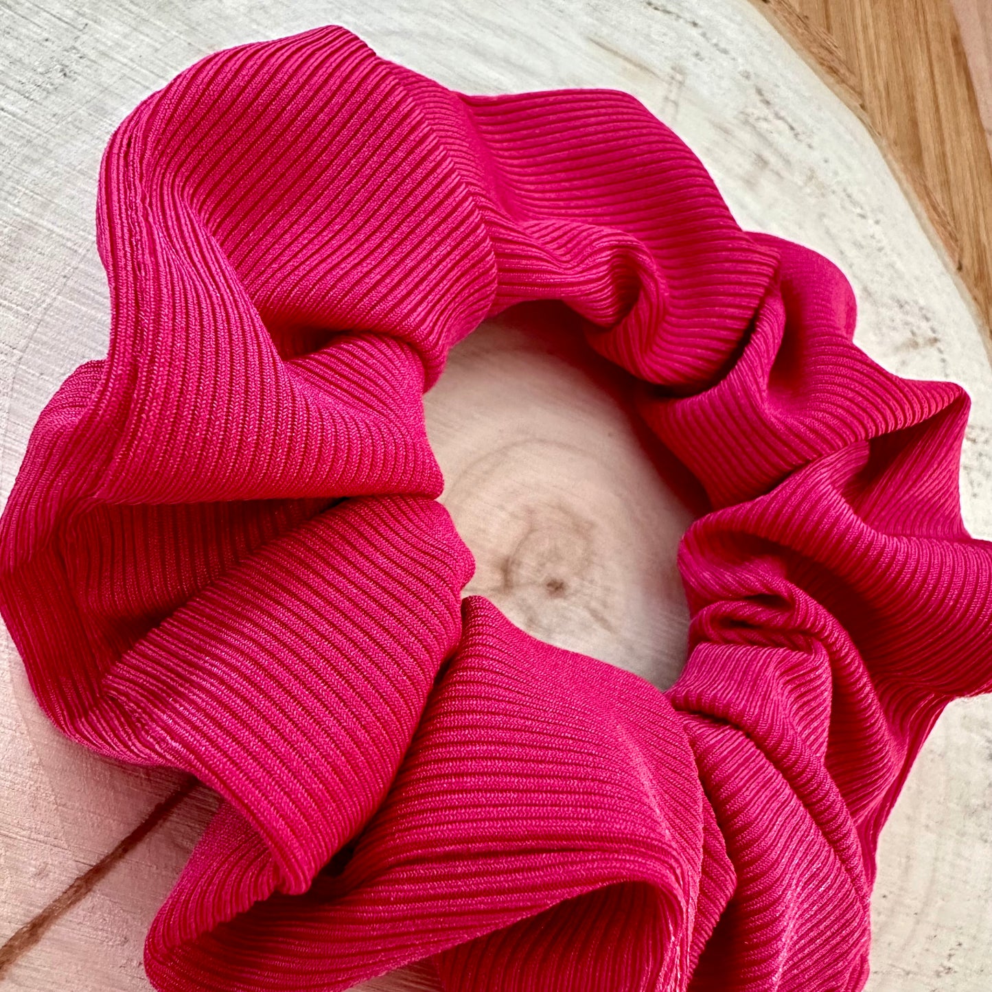 Fuchsia ribbed swim scrunchie