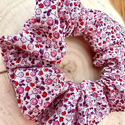 White scrunchie with little pink flowers