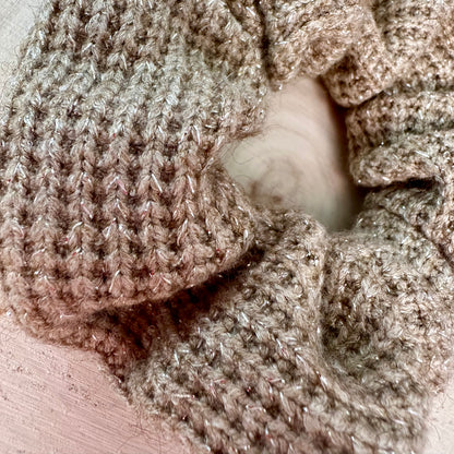 Metallic beige knitted scrunchie