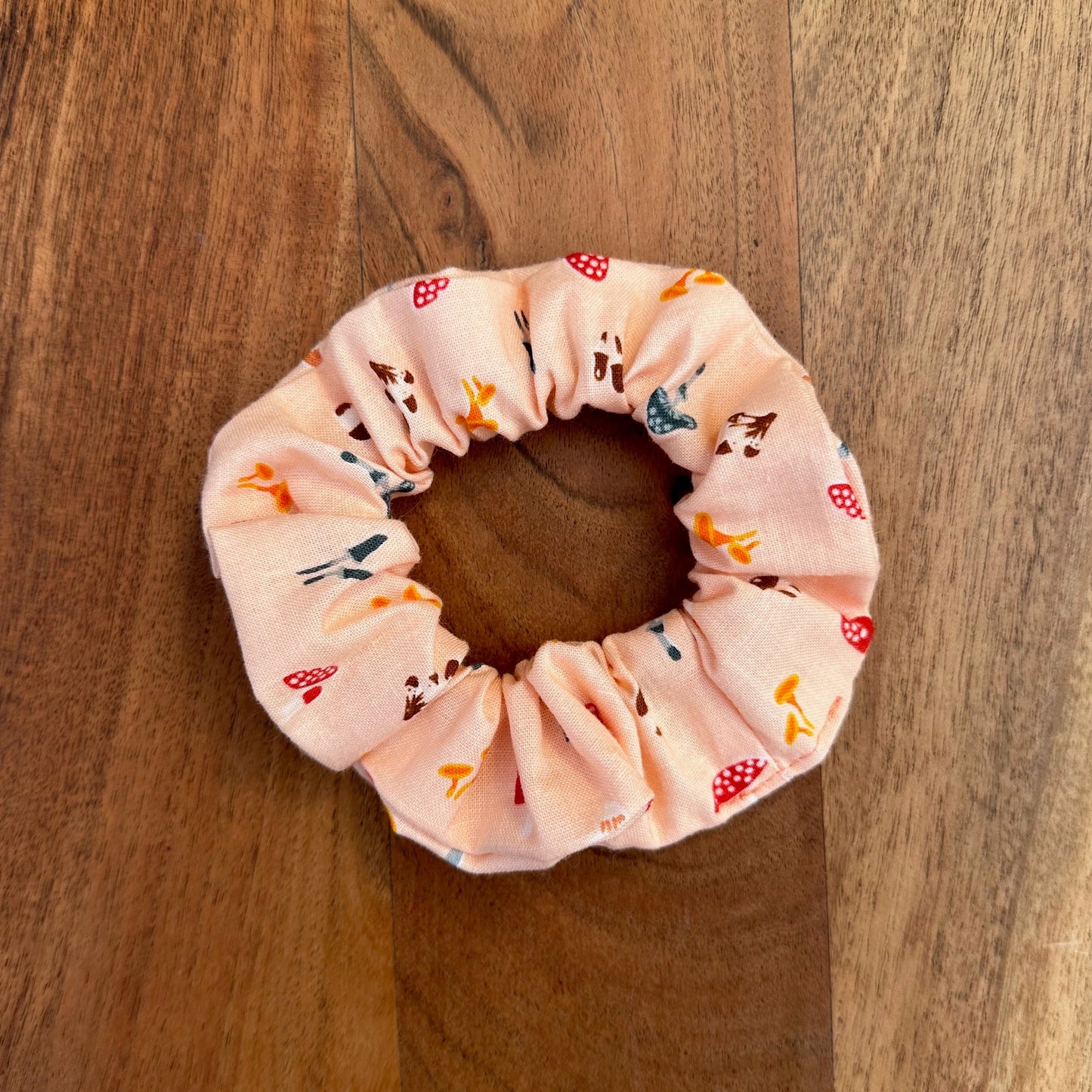 Peach scrunchie with mushrooms