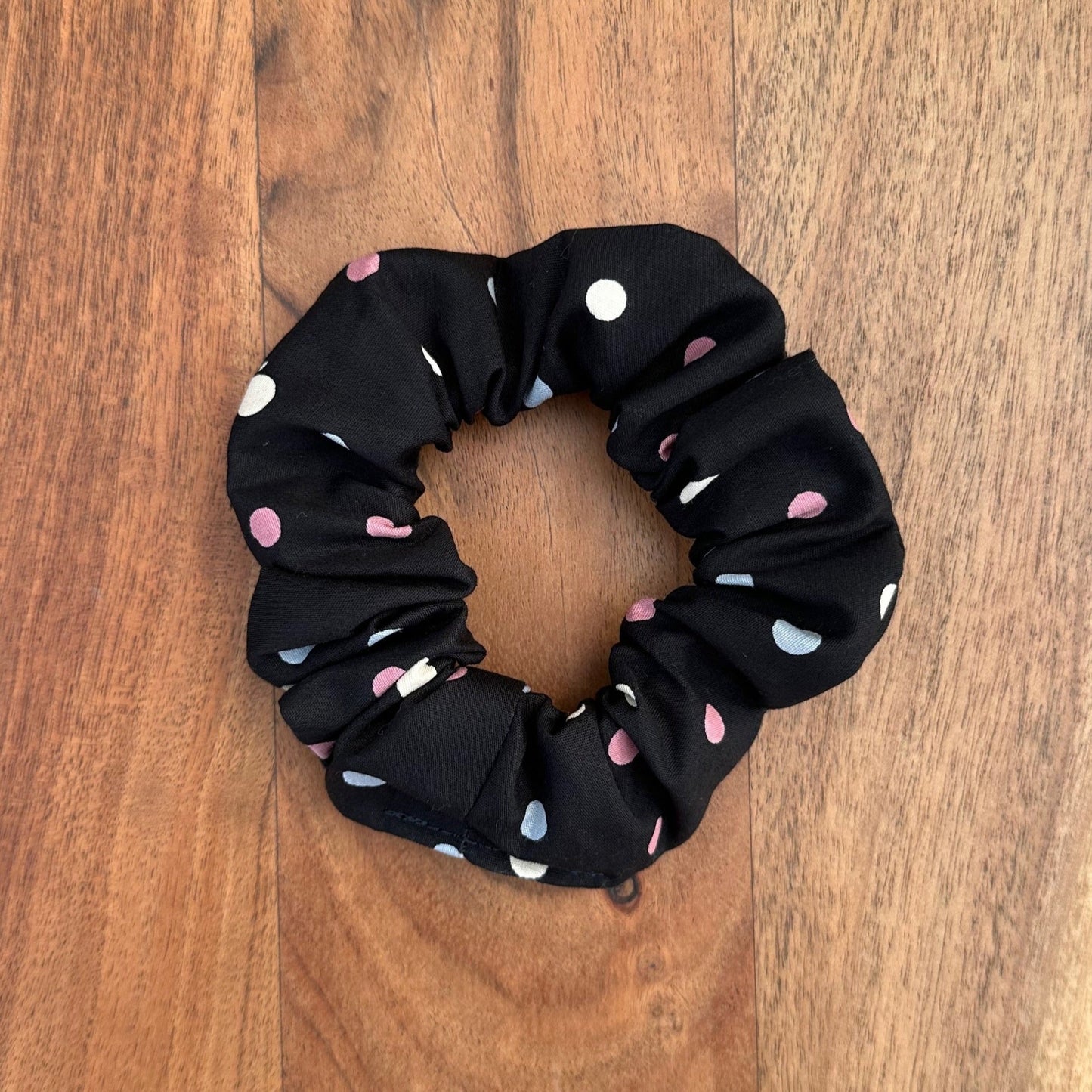 Black scrunchie with multicolored Polka Dot - ♻️