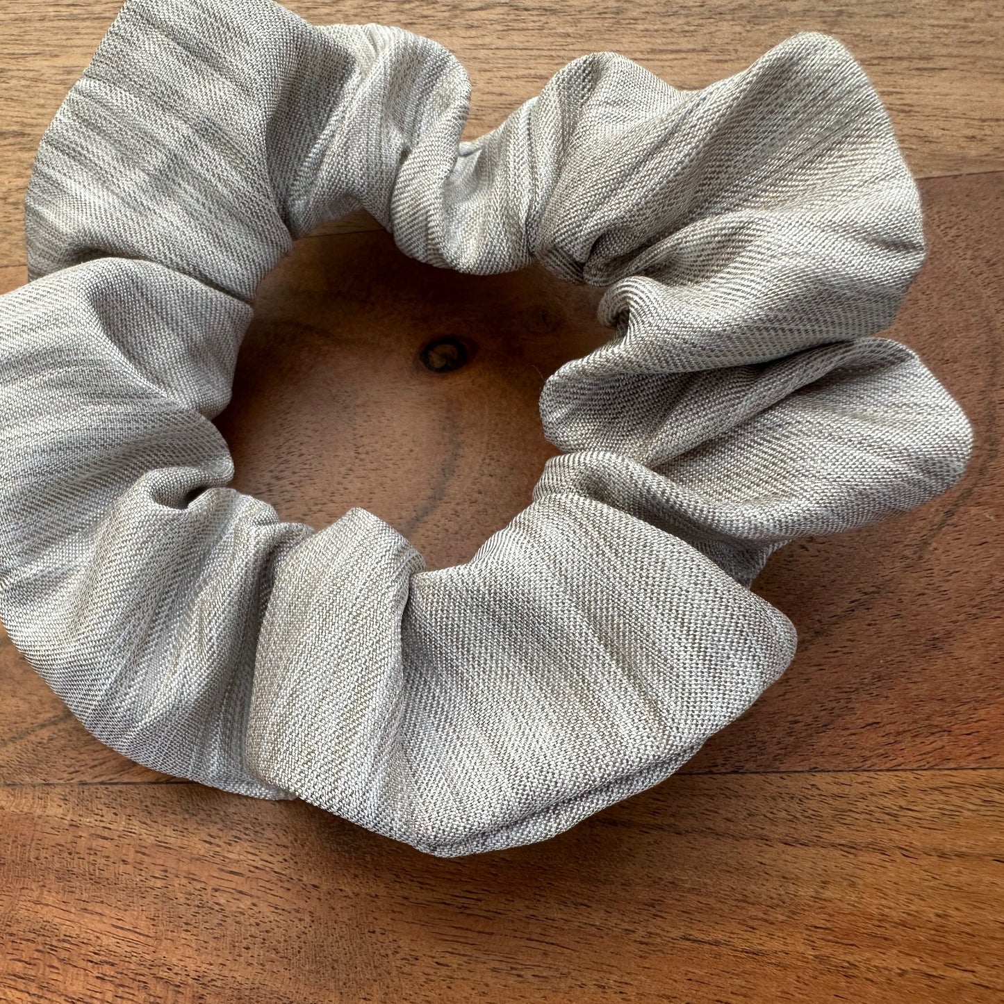 Beige-silver gray scrunchie - ♻️