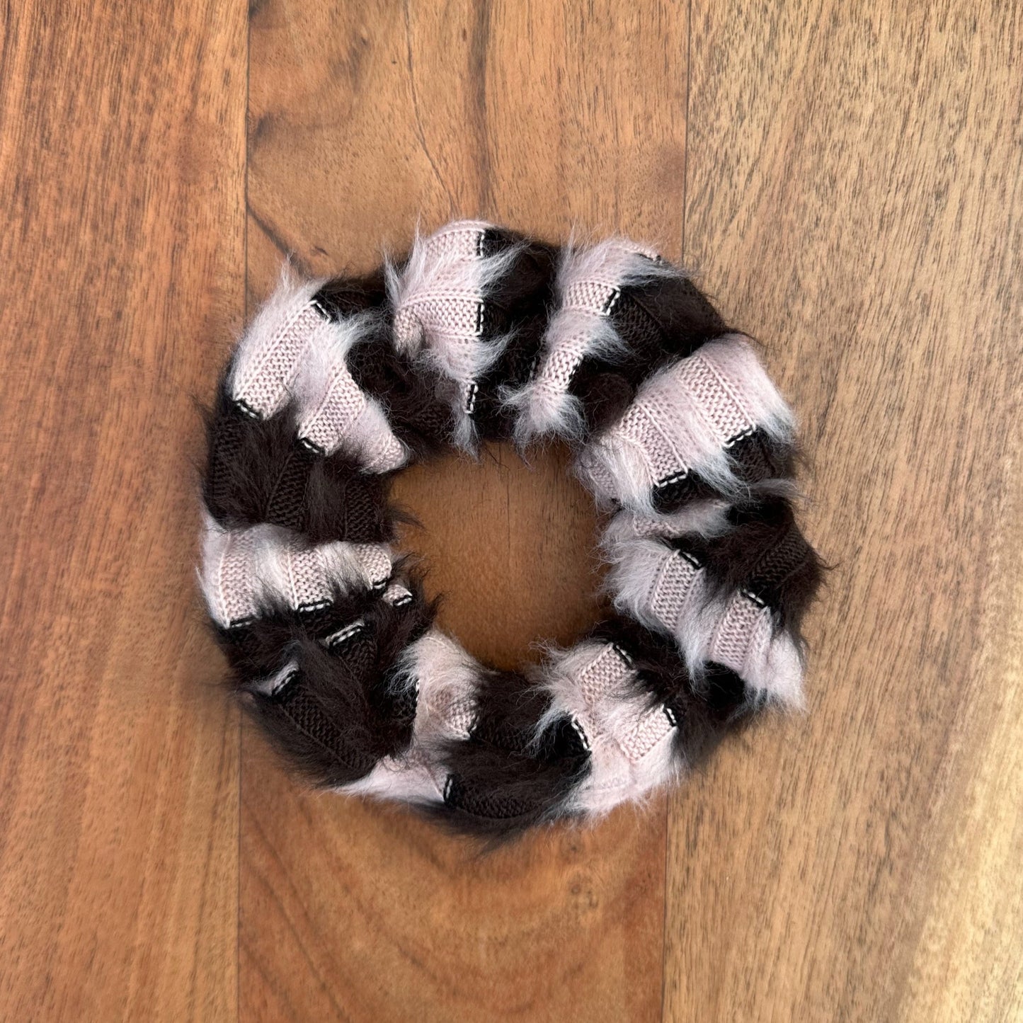 Soft light pink & brown striped scrunchie - ♻️