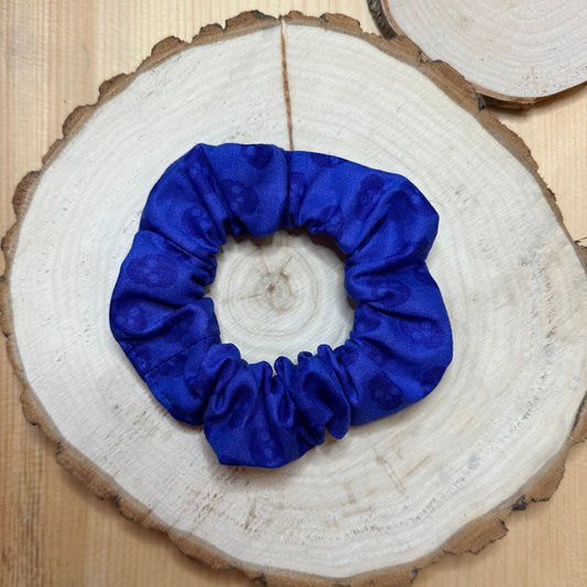 Blue scrunchie with skulls