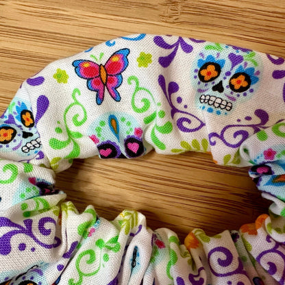 White scrunchie with multicolored calaveras