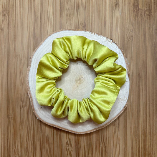 Chouchou format mini jaune/vert en satin