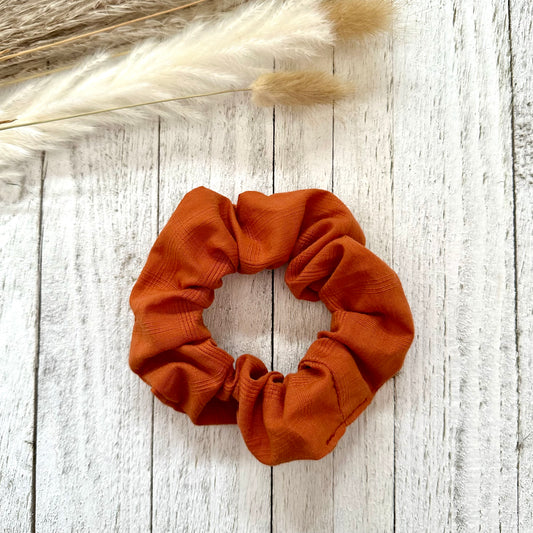 Terracotta scrunchie in textured cotton