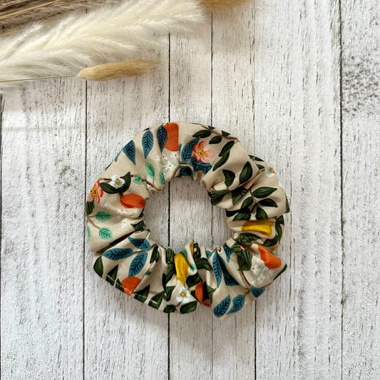 Beige scrunchie with lemons and oranges