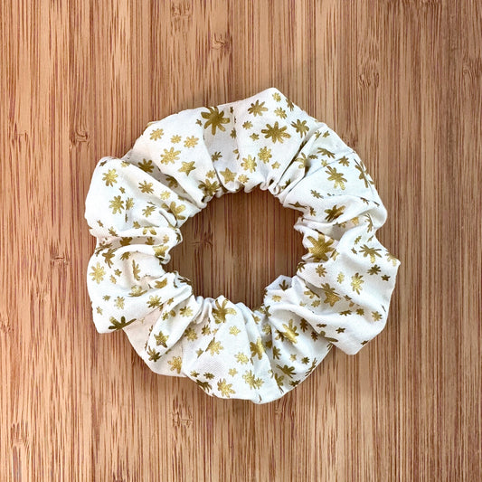 Beige scrunchie with gold snowflakes