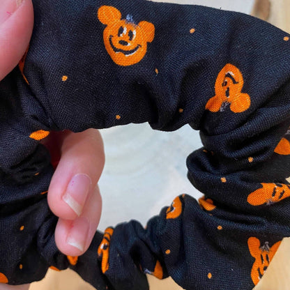 Black scrunchie with pumpkin heads