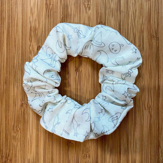 White scrunchie with Halloween pattern