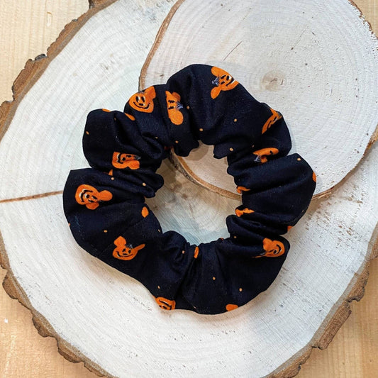 Black scrunchie with pumpkin heads